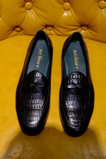 Giày lười đen, ht vân sần vuông, nơ ngang sz 40