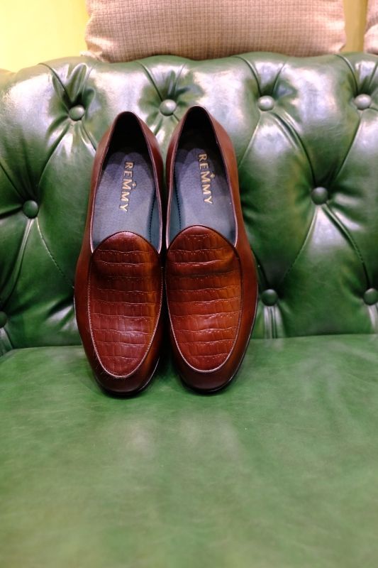 Giày lười nâu, ht vân sần vuông mũi giày sz 40