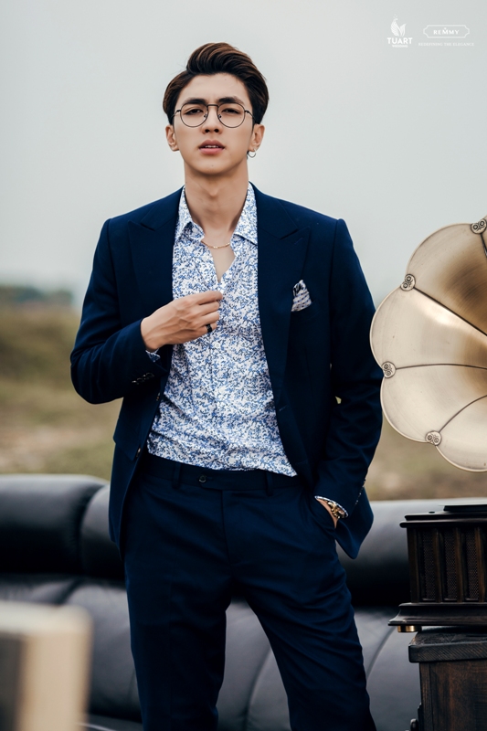 Vest xanh tt- chỉ dệt chéo, ve nhọn- 2 khuy cài