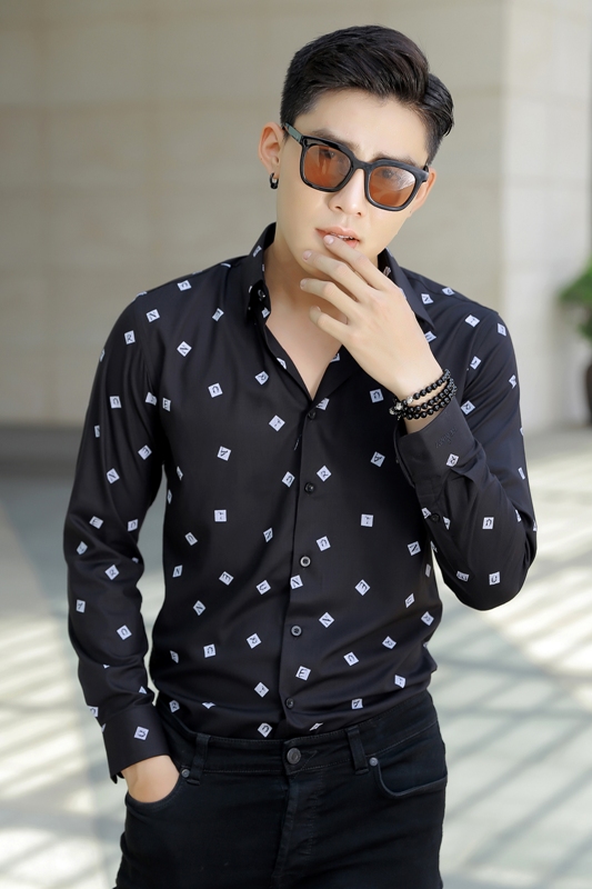 SM đen ht chữ cái đen- trắng