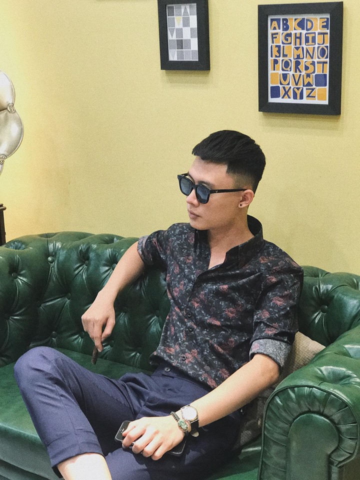 SM đen ht hoa hồng đỏ- lá trắng