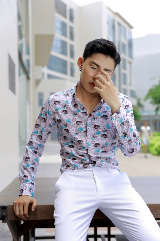 SM trắng hoa hồng xanh- đen, lá hồng