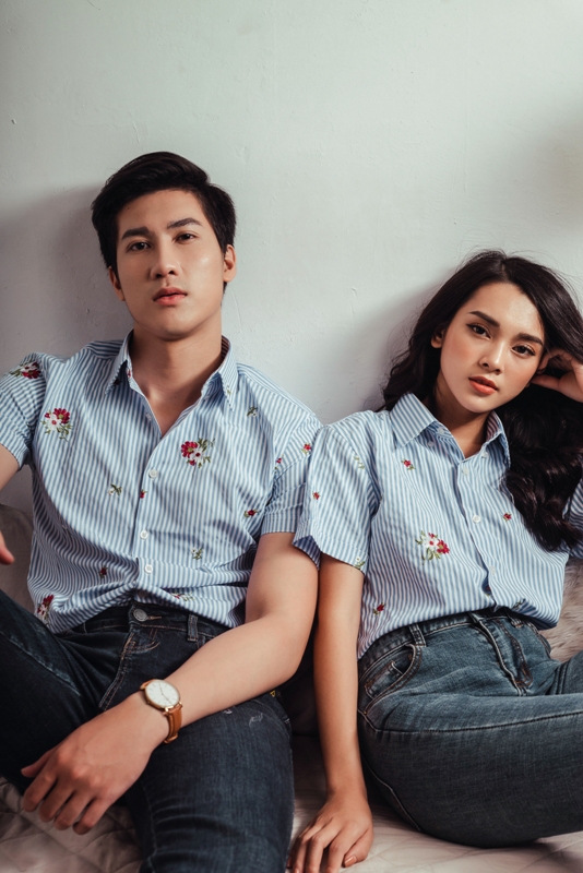 SM sọc xanh dương- trắng thêu hoa trắng đỏ