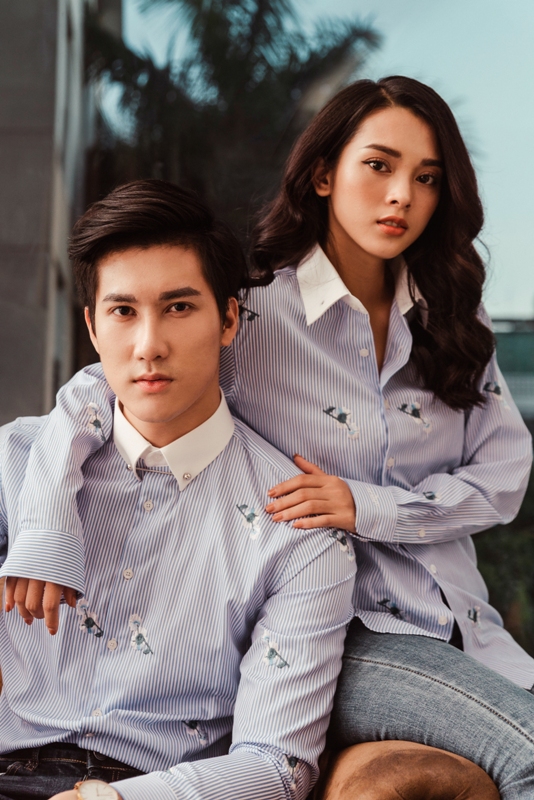 SM sọc xanh dương- trắng thêu hoa xanh- trắng, pha cổ trắng cài ms