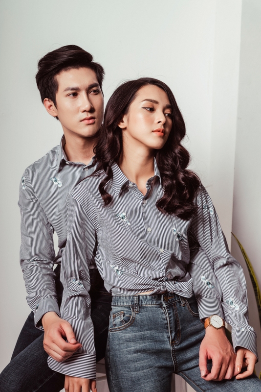 SM sọc tt- trắng thêu hoa trắng- xanh, cài ms