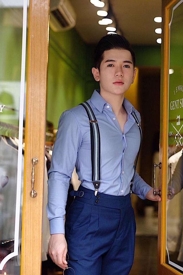 SM xanh dương đậm, phối cổ trong hình thoi