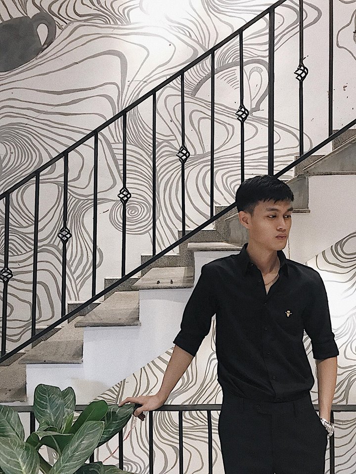 SM đen thêu logo Remmy trước ngực