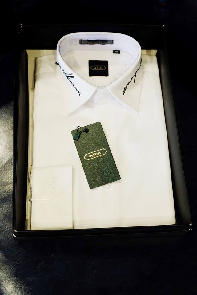SM trắng tinh, thêu chữ ký RM + Gentlement lá cổ