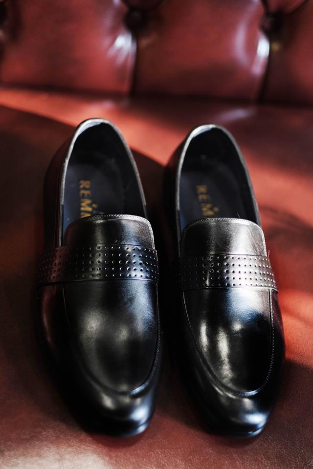 Giày lười đen trơn, đai to ngang chấm lỗ liti 888-330 sz 41