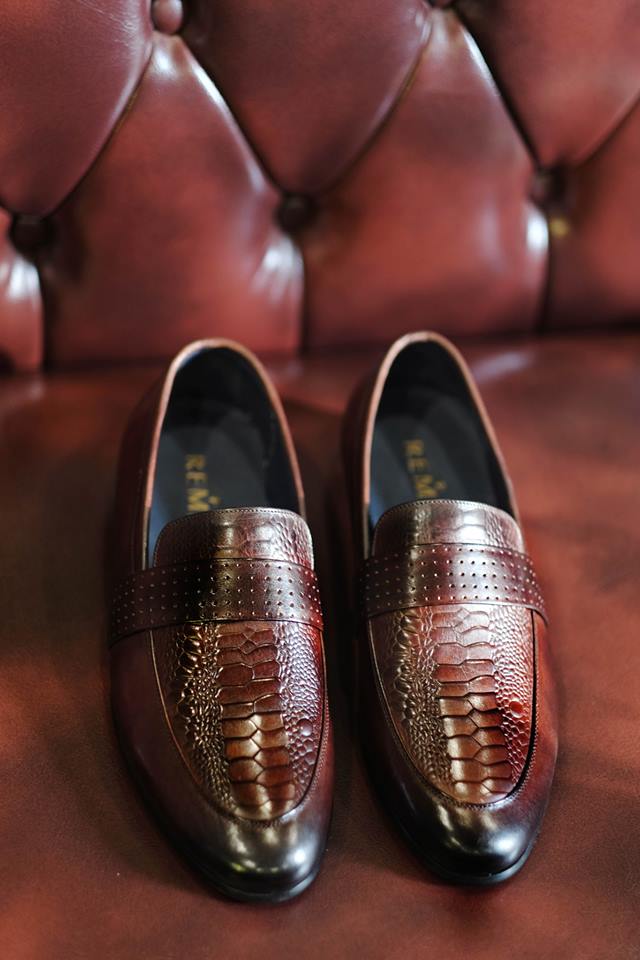 Giày lười nâu, da cá sấu mu giày, đai to ngang chấm lỗ liti 888-331 sz 42