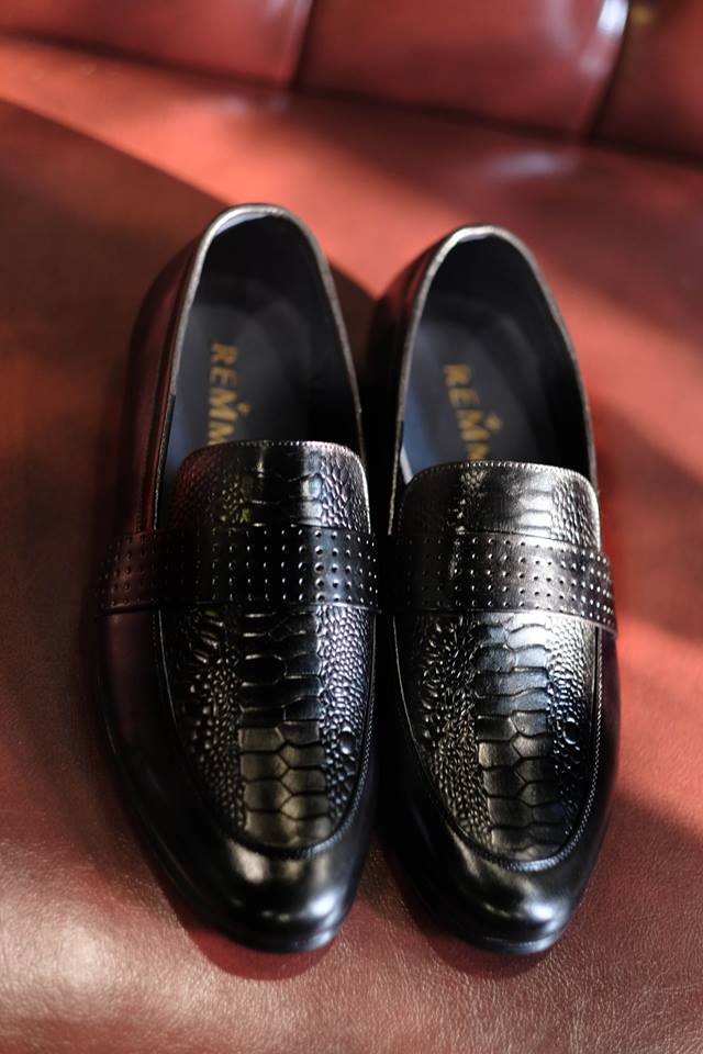 Giày lười đen, da cá sấu mu giày, đai to ngang chấm lỗ liti 888-331 sz 40