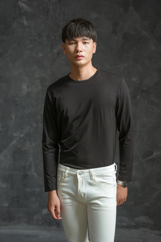AT đen trơn cổ tròn -661 sz XXL