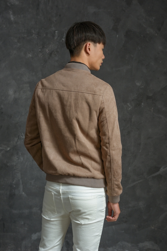 Áo da lộn nâu cổ bo chun, 2 túi khóa -5306