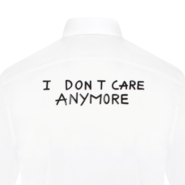 SM trắng tinh, i dont care anymore sau lưng
