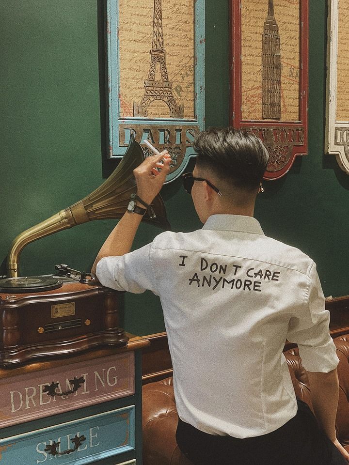 SM trắng tinh, i dont care anymore sau lưng