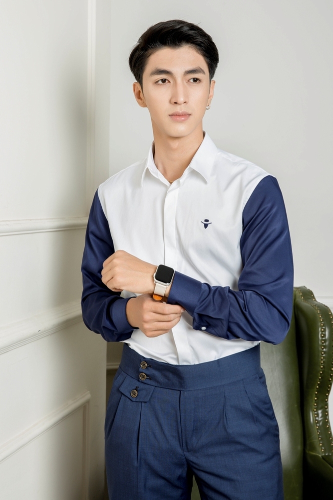 Quần cạp cao xanh navy, nắp ở cạp, gấu lơ vê