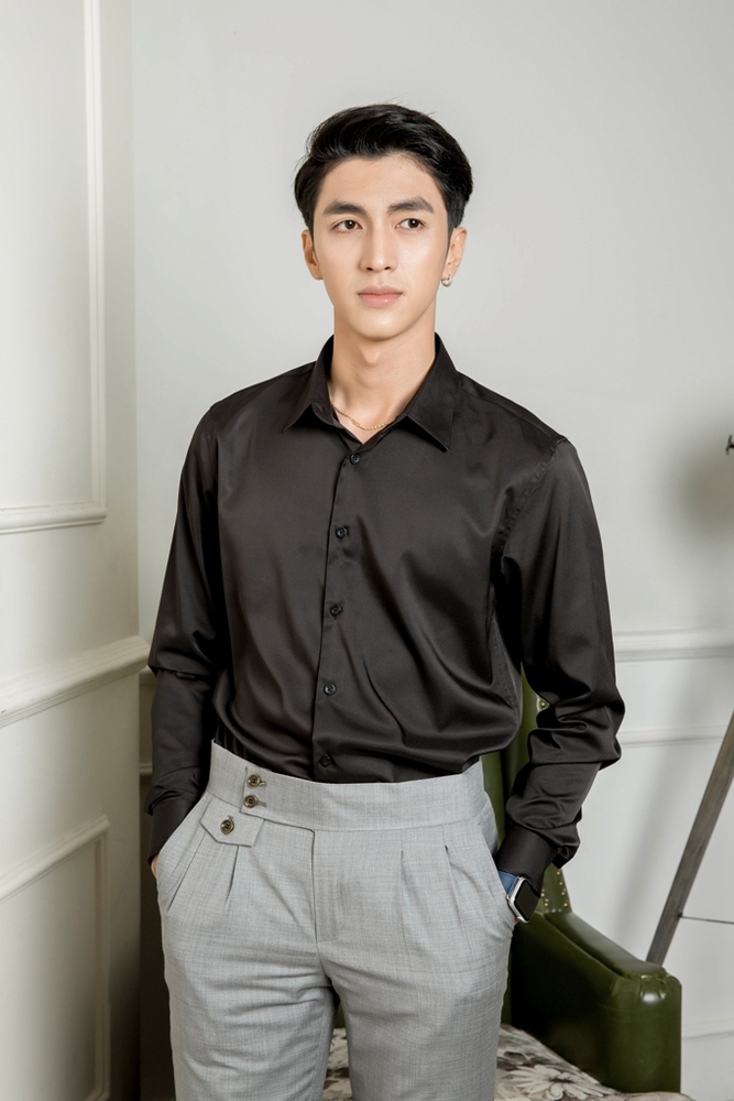 Quần cạp cao ghi tàn thuốc, kẻ chỉ, nắp ở cạp, gấu lơ vê