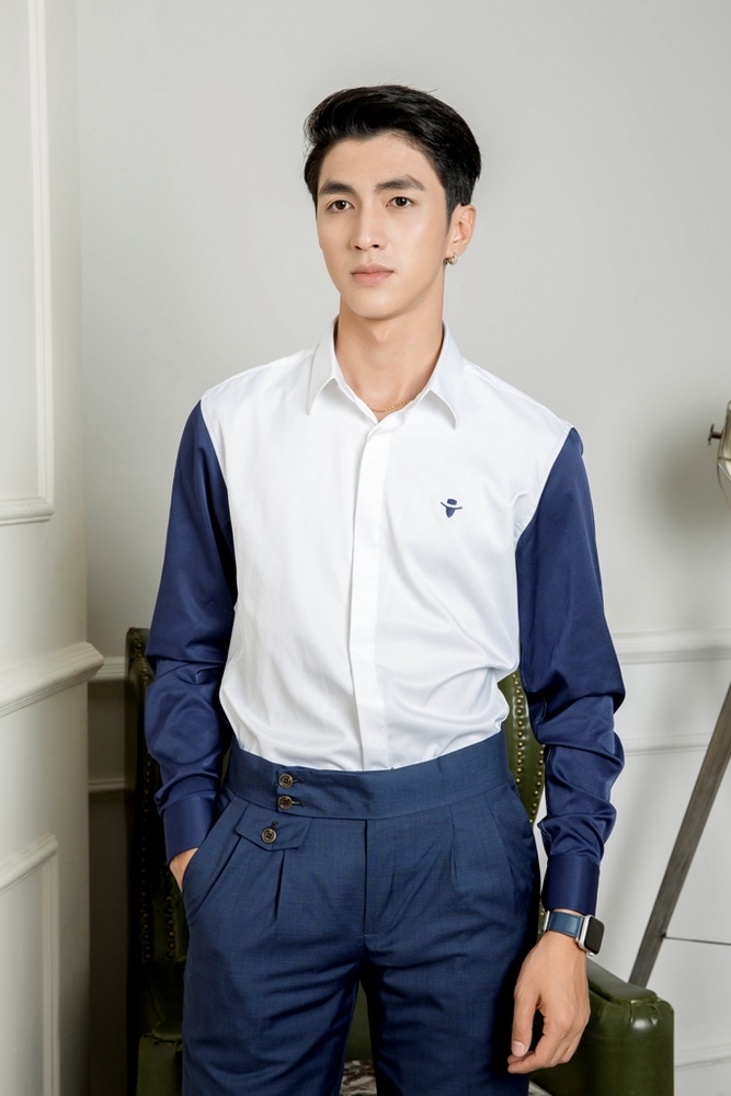 SM trắng tinh logo RM trước ngực, cánh tay xanh tt