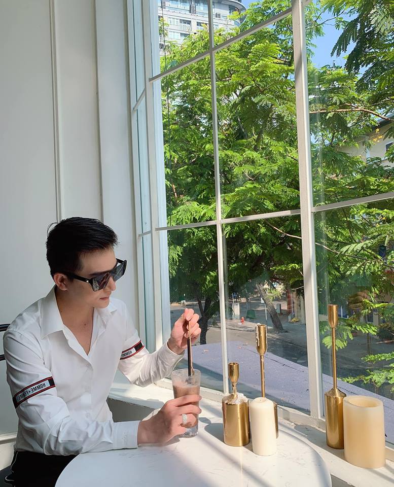 SM trắng ngà phối nẹp đen homme femme bắp tay