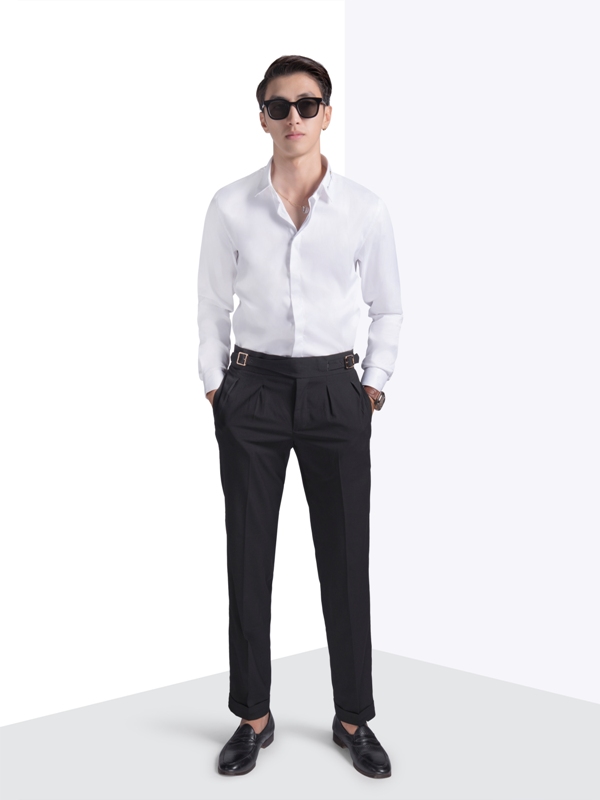 SM trắng tinh, thêu Remmy con ong cổ áo
