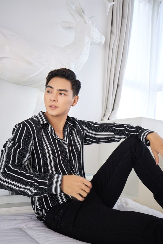 SM kẻ sọc to đen trắng, ht chấm bi trắng nhỏ