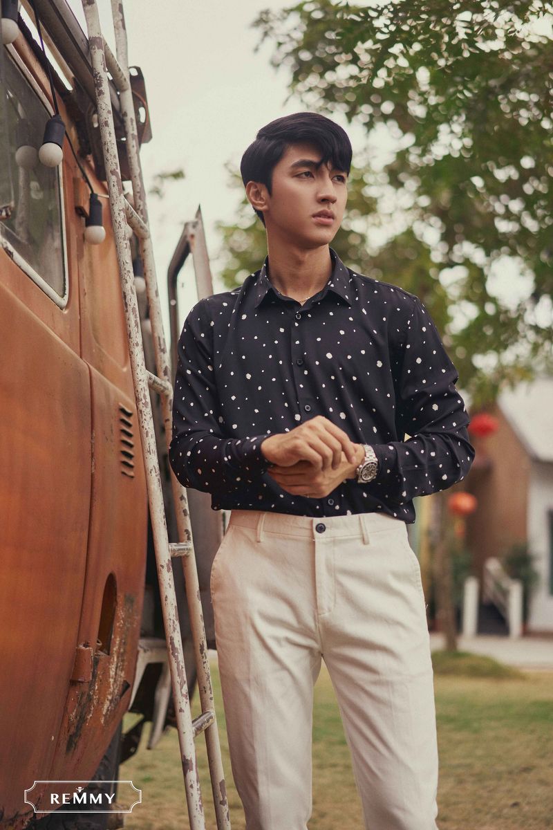 SM đen ht chấm loang trắng