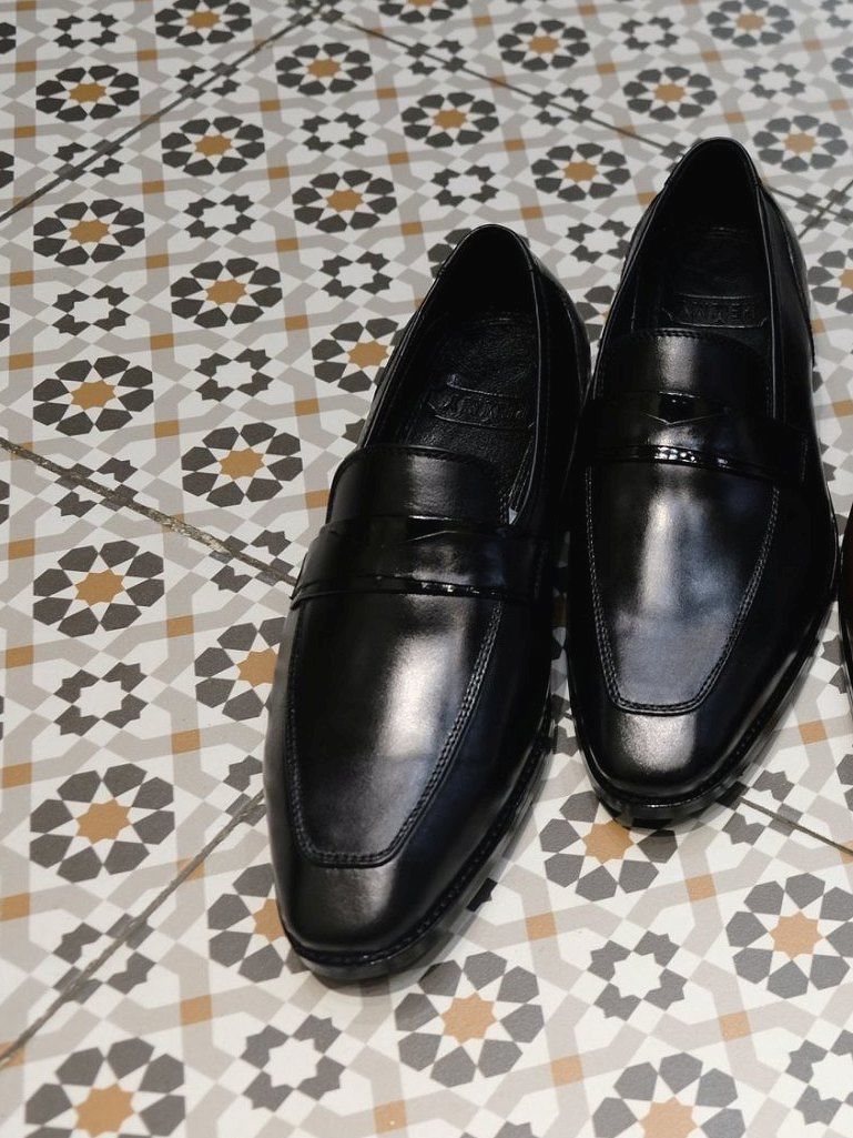Giày lười- đai A lá đề gập đen sz 39