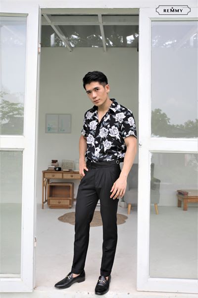 SM đen họa tiết bông hồng trắng, lá xanh