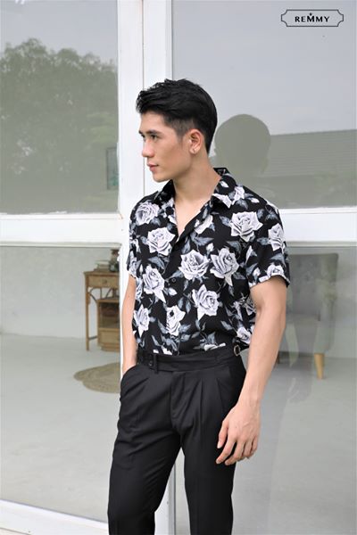 SM đen họa tiết bông hồng trắng, lá xanh