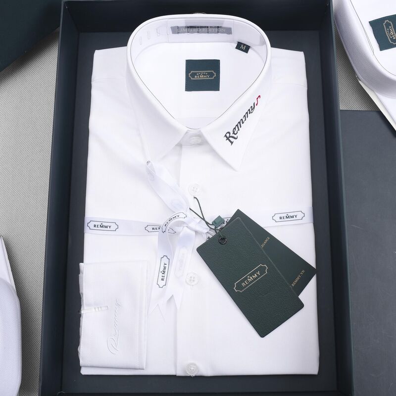 SM trắng tinh, thêu cổ Remmy nốt nhạc