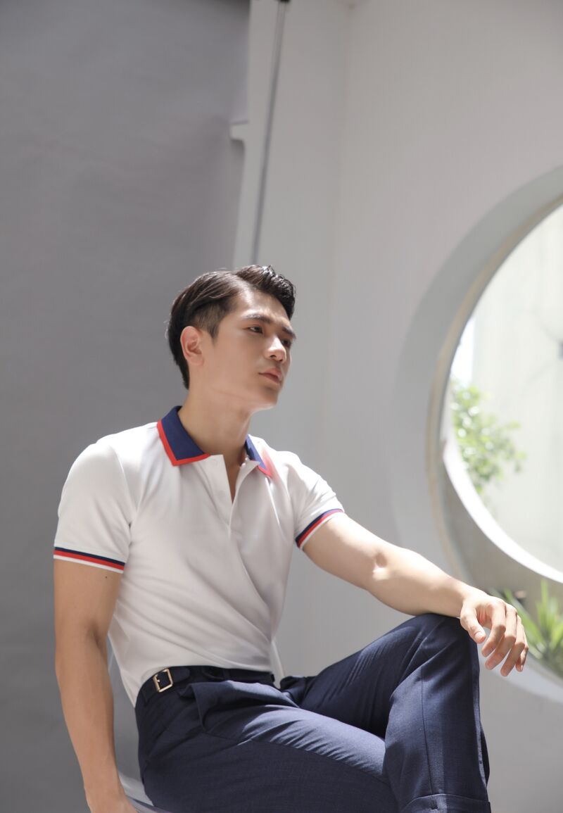 AF trắng, cổ + ống tay đen kẻ viền đỏ- 233