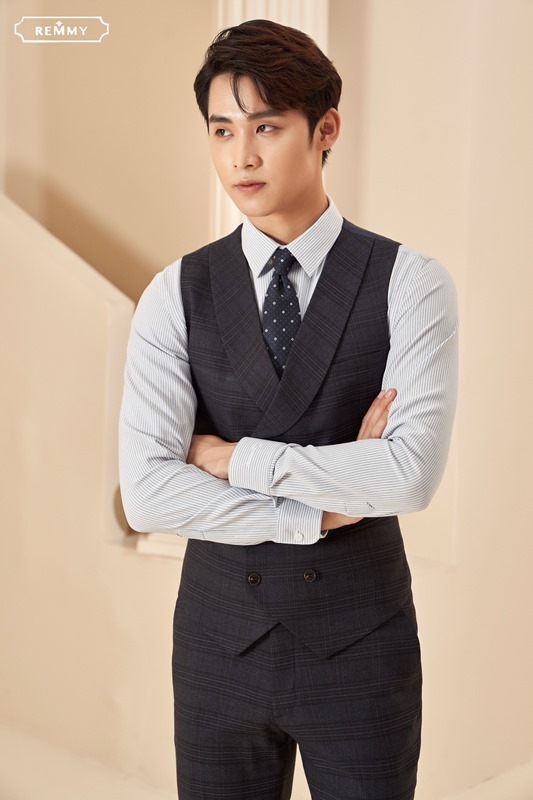 ZV ghi đậm, kẻ đen ô vuông- 372 size M