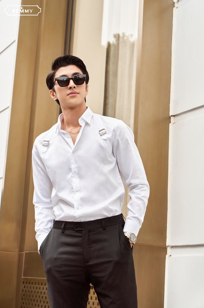 SM trắng tinh, phối đai KL chéo 2 bên ngực