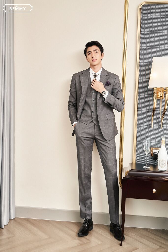 Quần ghi đậm, kẻ chỉ trắng ô vuông- 391