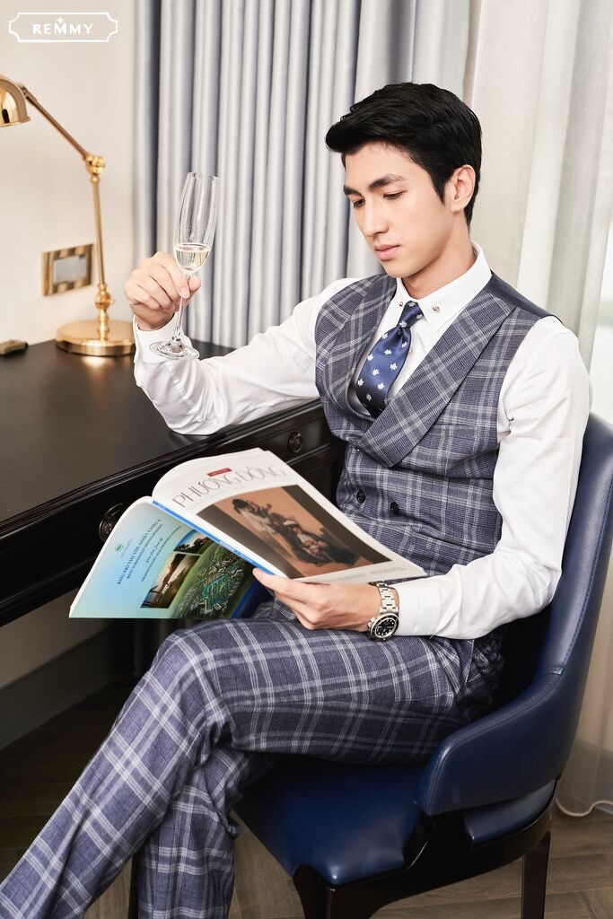 Zilê ghi tím- kẻ trắng ô vuông- 2 hàng khuy to- 392 size L