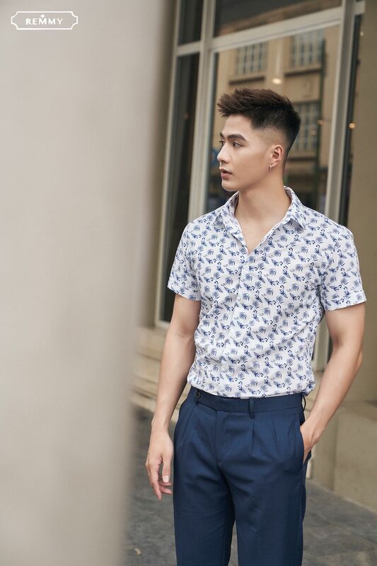 SM cộc tay trắng họa tiết hoa lá xanh dương