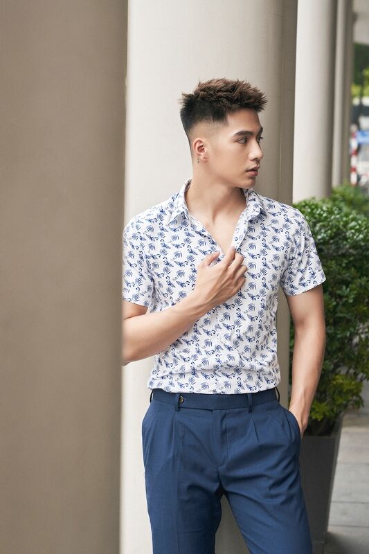 SM cộc tay trắng họa tiết hoa lá xanh dương