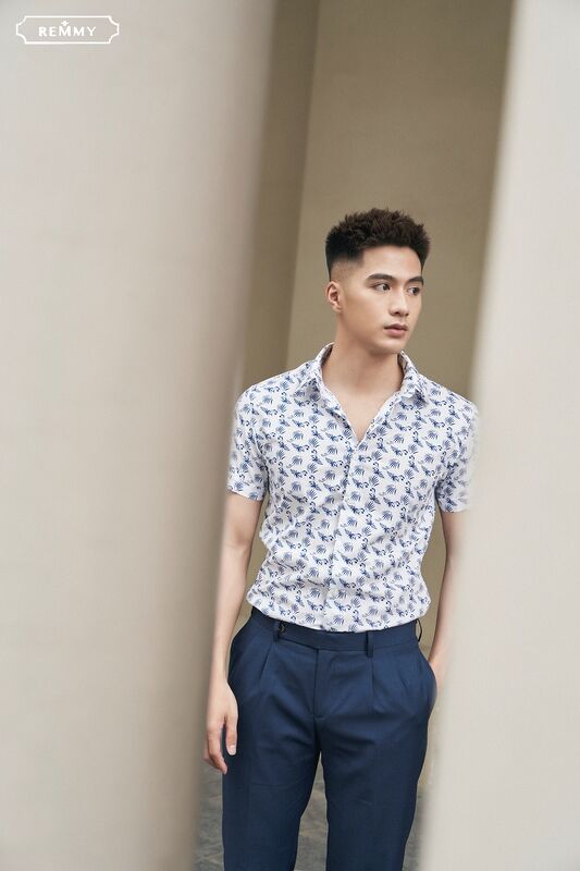 SM cộc tay trắng họa tiết hoa lá xanh dương