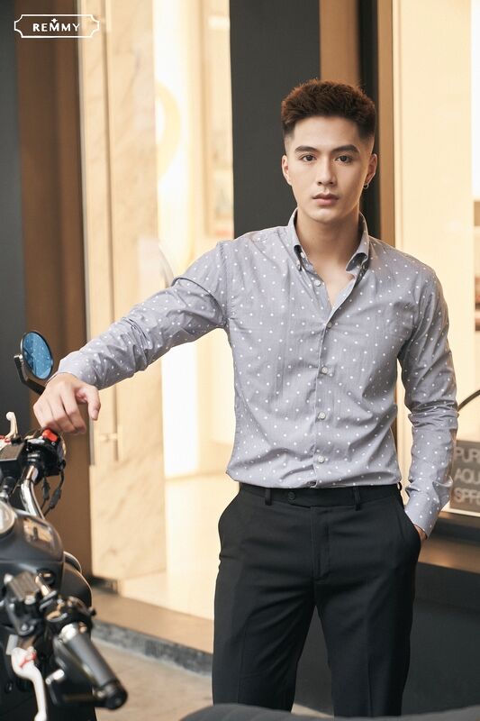 SM ghi xám kẻ liti, họa tiết chấm trắng, cài cúc lá cổ