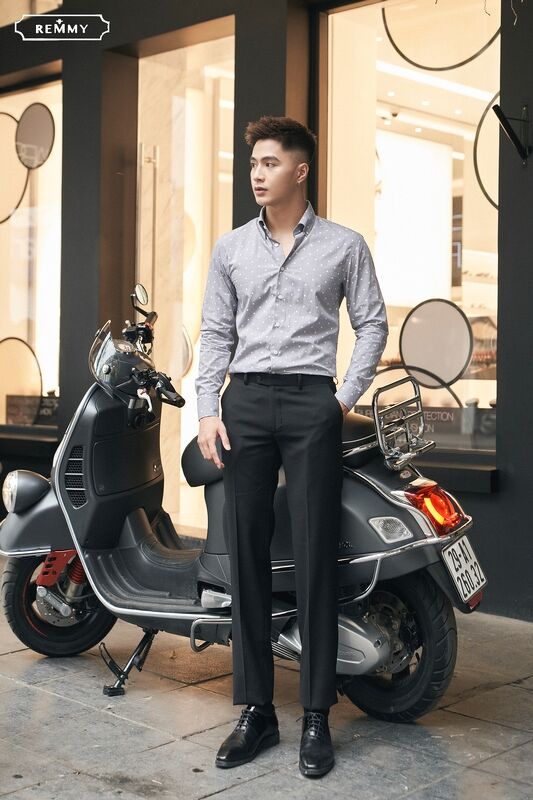 SM ghi xám kẻ liti, họa tiết chấm trắng, cài cúc lá cổ