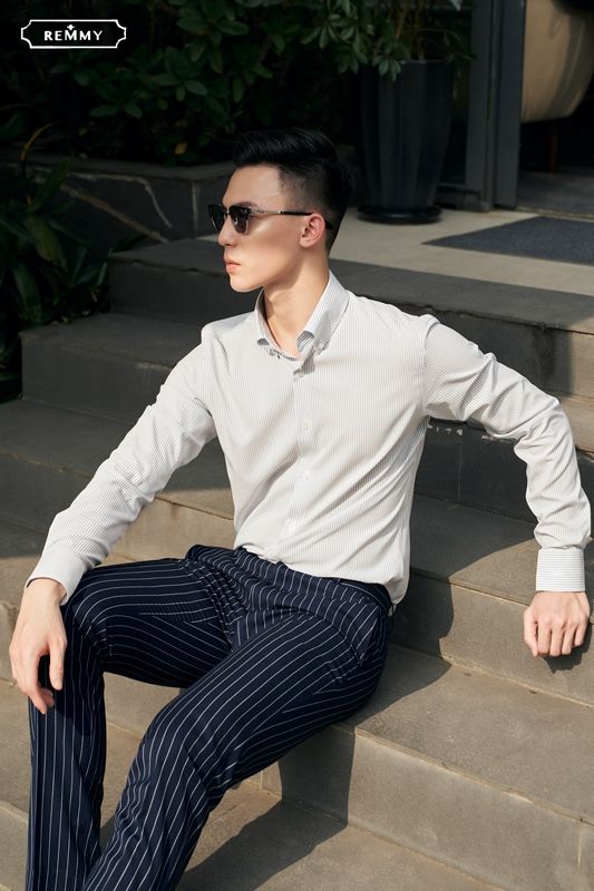 SM kẻ sọc dọc nhỏ xanh dương, cài cúc lá cổ