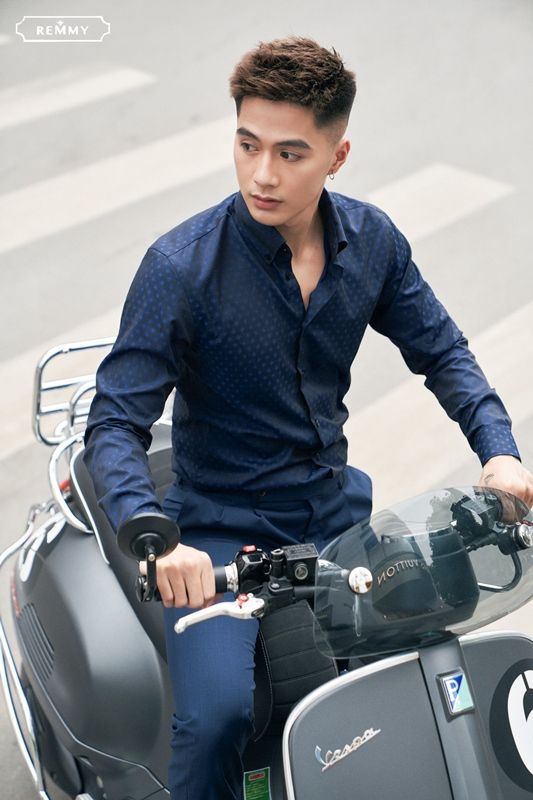 SM xanh tt đậm, ht dấu cộng xanh sáng, cài cúc lá cổ