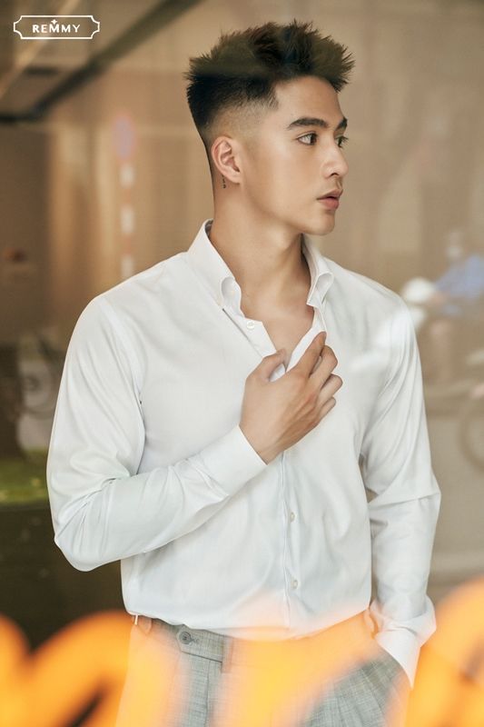 SM trắng tinh, vải da cá- cài cúc lá cổ