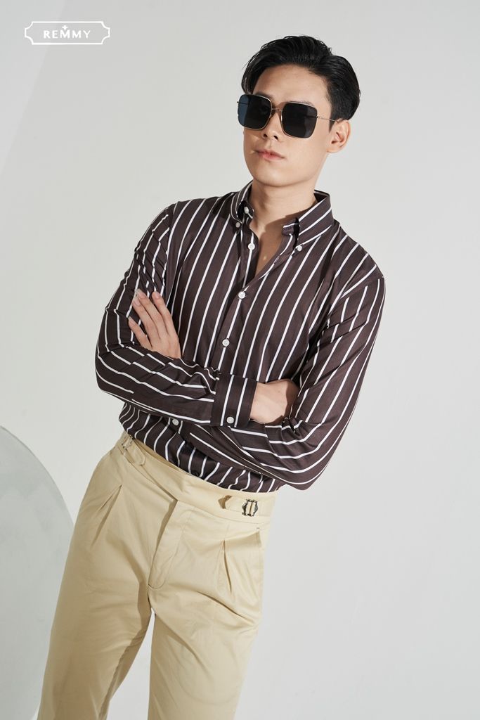 SM kẻ sọc nâu- trắng, cài cúc lá cổ