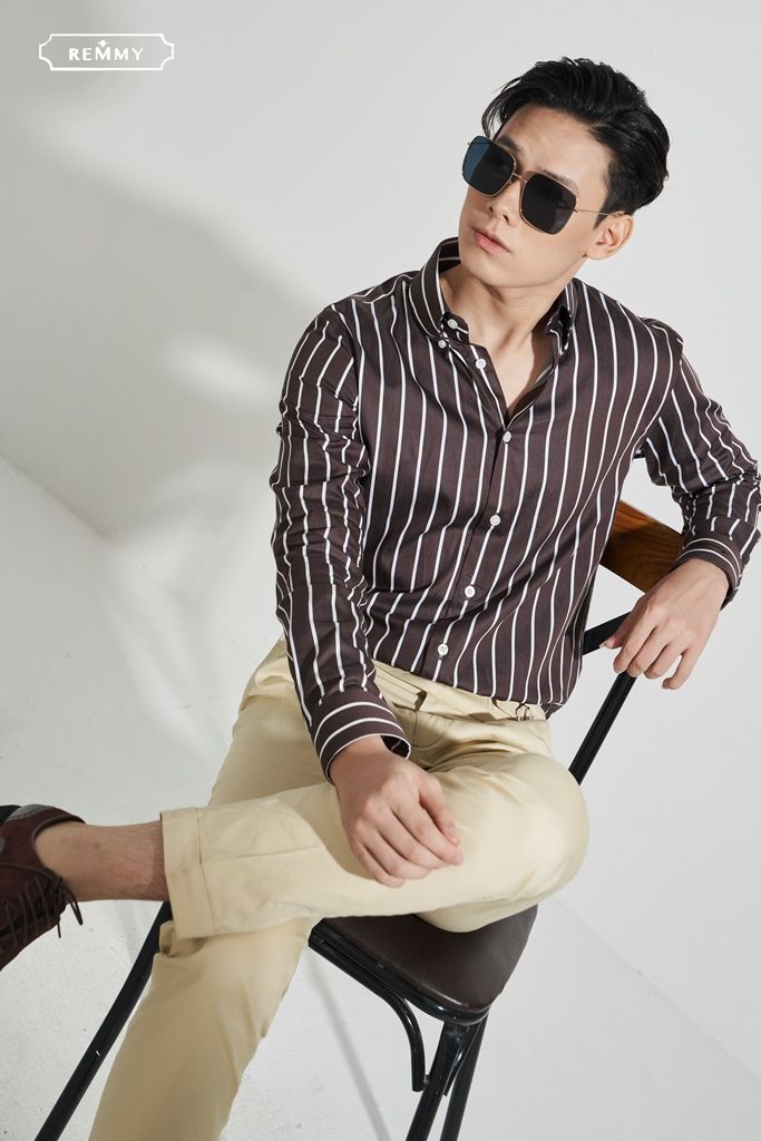 SM kẻ sọc nâu- trắng, cài cúc lá cổ
