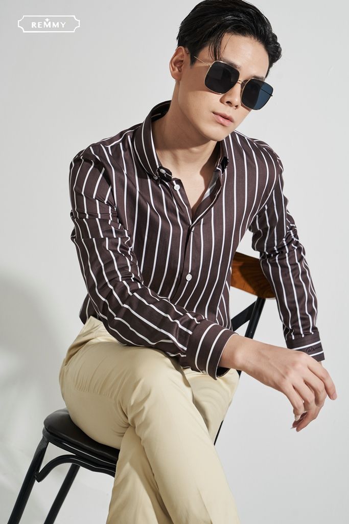 SM kẻ sọc nâu- trắng, cài cúc lá cổ