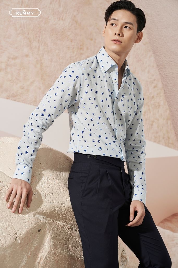 SM xanh dương nhạt, ht viên đá nhỏ, cài cúc lá cổ