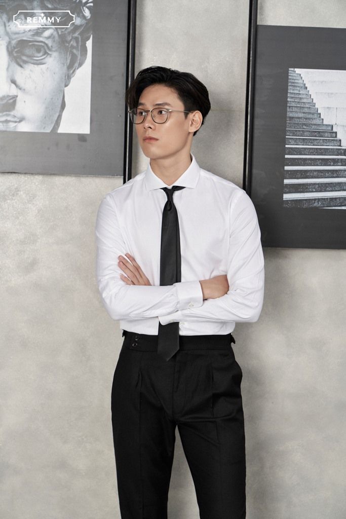 SM trắng tinh cổ ngang, vải dệt chỉ chéo sole