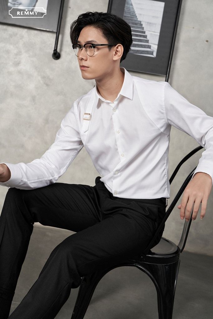 SM trắng tinh đáp vải da cá, đai KL chéo ngực