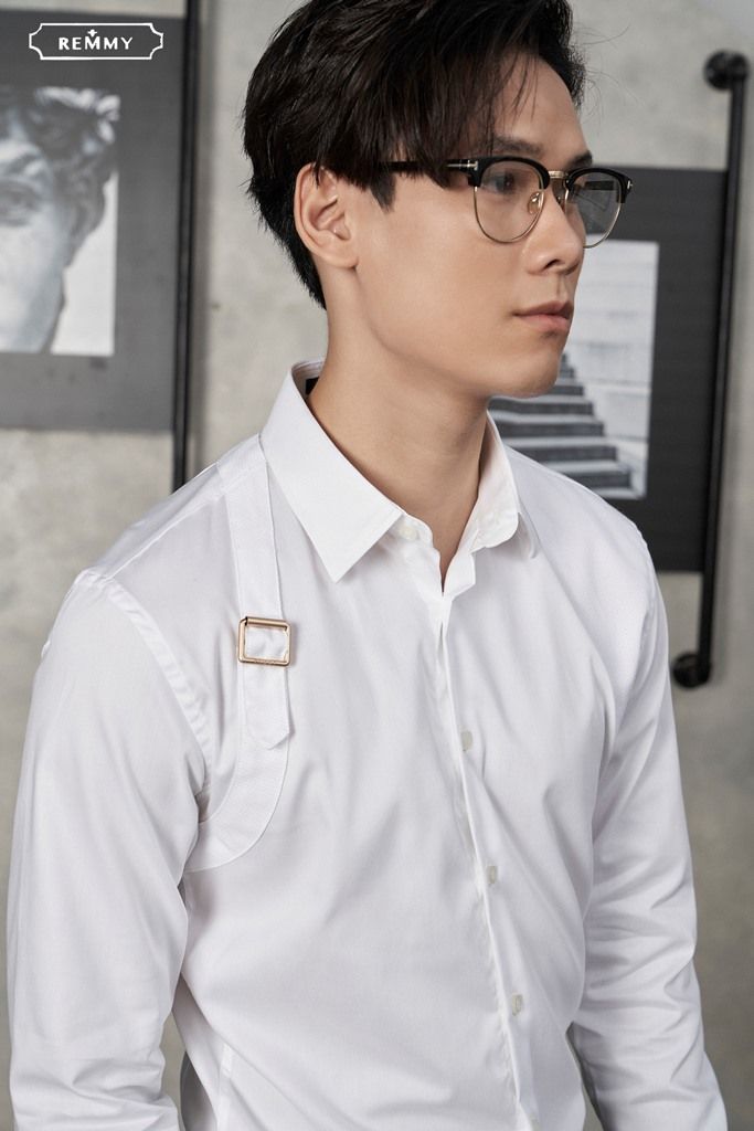 SM trắng tinh đáp vải da cá, đai KL chéo ngực